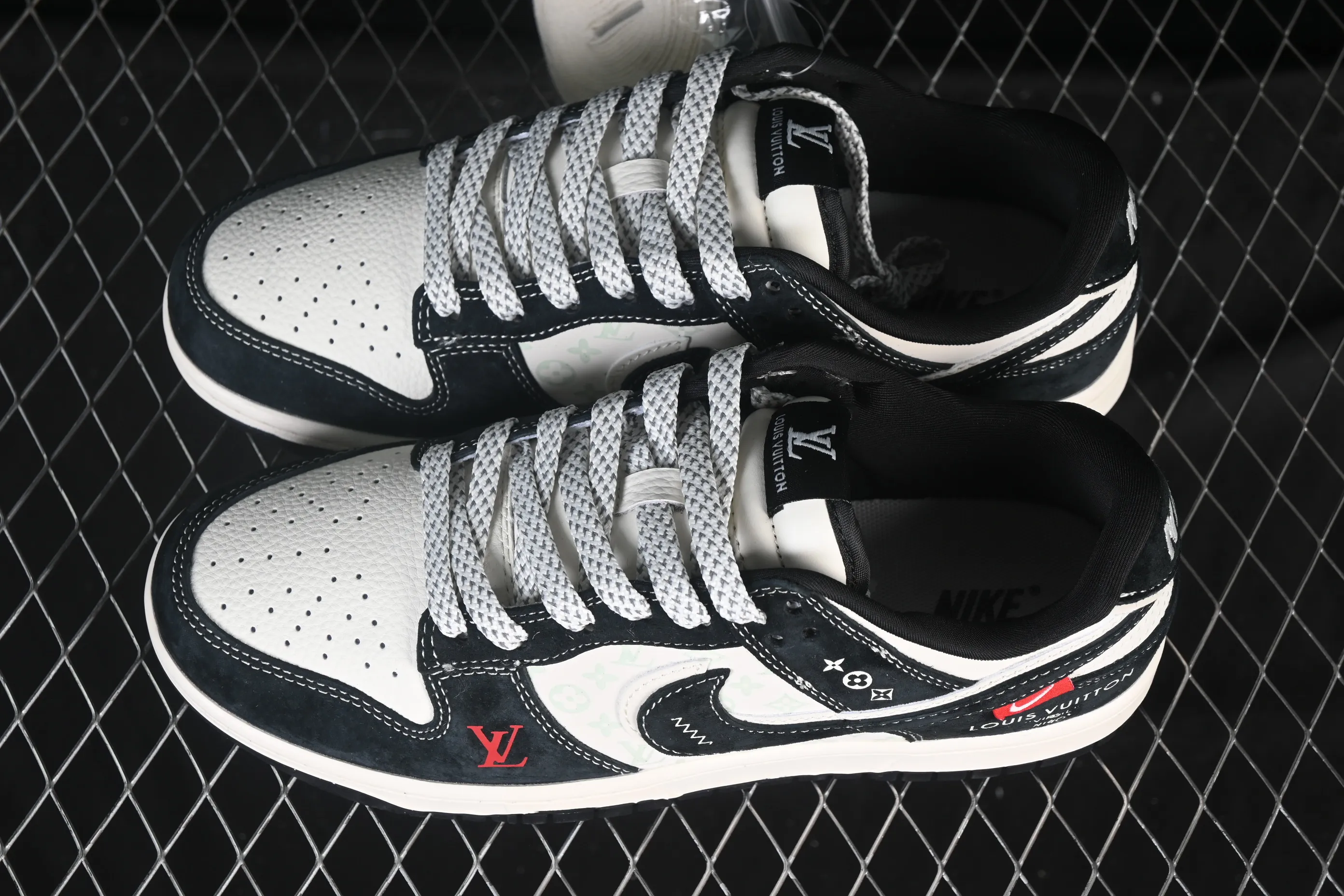 All Categories Nk SB Dunk Series Nk SB Dunk Low High-end Customized Low-top Shoes Nike SB Dunk Low LV Co-branded Double Hook Letter Flower Anniversary High-end Customized Low-top Casual Shoes CX5050-Y22